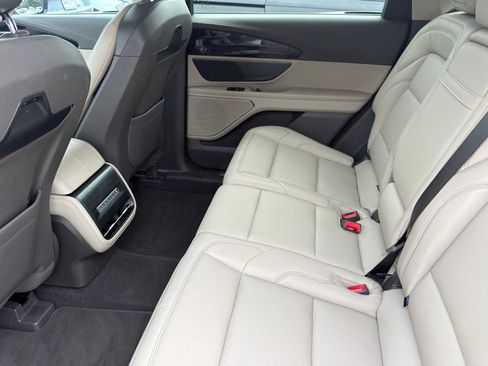 Used 2025 Lincoln Nautilus Premier AWD/4WD image 30