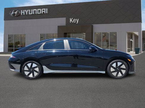 Used 2025 Hyundai Ioniq 6 SE AWD/4WD image 3