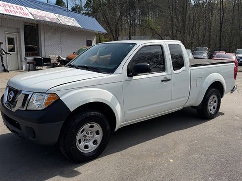 Used 2014 Nissan Frontier S image 6