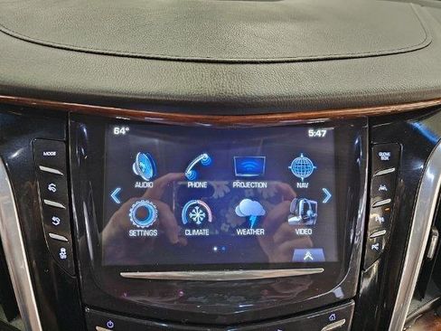 Used 2017 Cadillac Escalade Luxury image 17