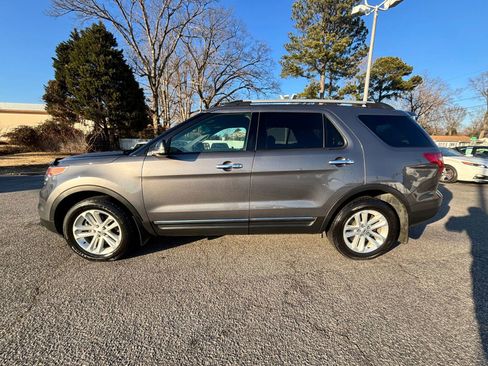 Used 2014 Ford Explorer XLT w/ Equipment Group 202A image 2