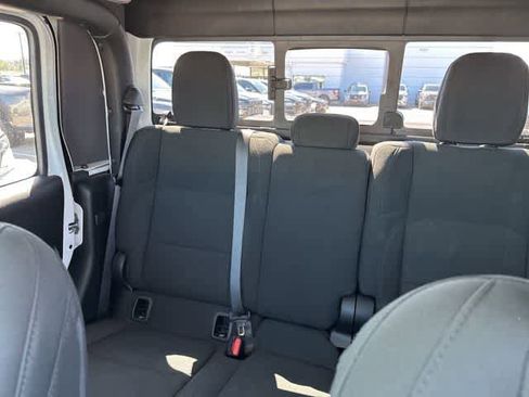 Used 2021 Jeep Gladiator Sport image 5