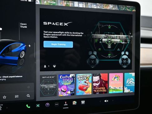 Used 2023 Tesla Model 3 Standard Range image 15