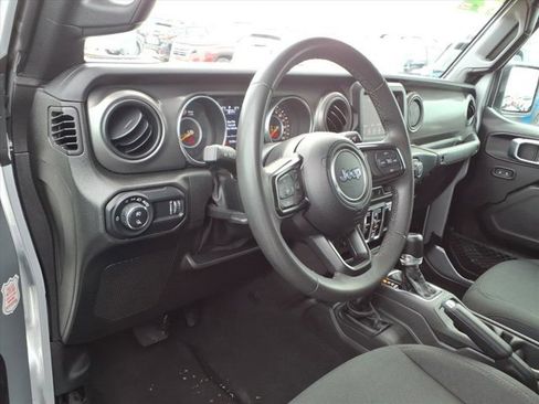 Used 2023 Jeep Gladiator Sport image 8
