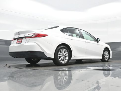 Used 2025 Toyota Camry LE FWD image 32