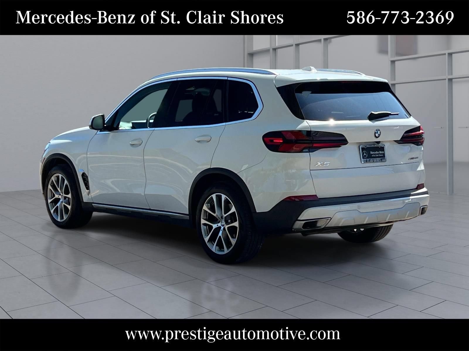 Used 2024 BMW X5 xDrive40i w/ Premium Package AWD/4WD image 3
