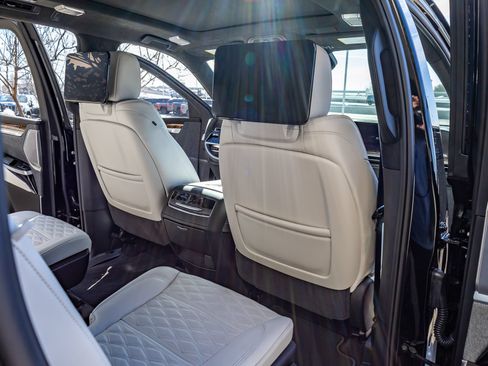 Used 2026 Cadillac Escalade ESV Platinum Sport w/ LPO, ONYX Package AWD/4WD image 29