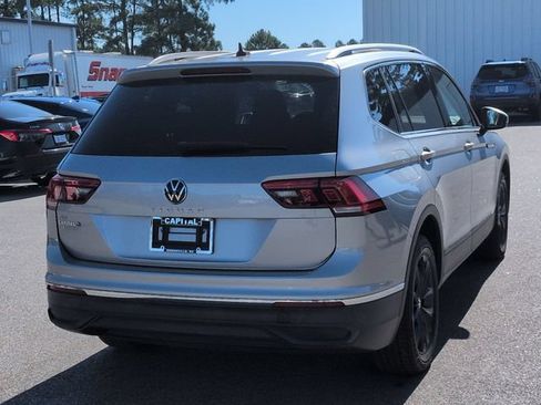 Used 2024 Volkswagen Tiguan SE FWD image 3