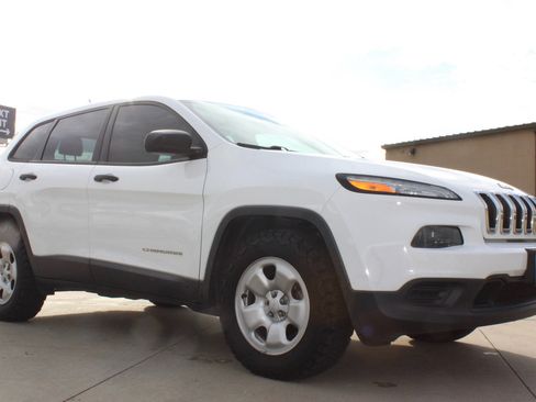 Used 2017 Jeep Cherokee Sport w/ Cold Weather Group image 15