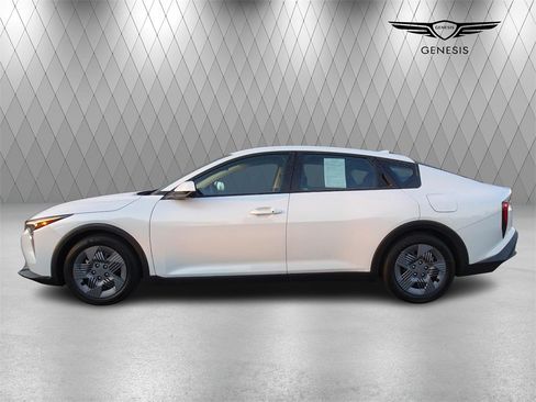 Used 2025 Kia K4 LX image 2