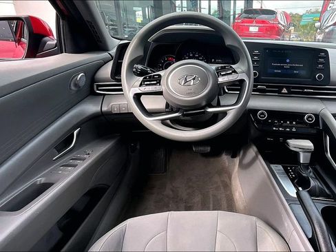 Used 2021 Hyundai Elantra SEL image 8