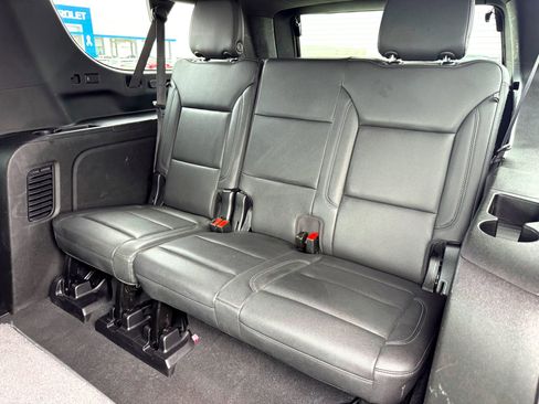 Used 2024 Chevrolet Suburban LT image 17