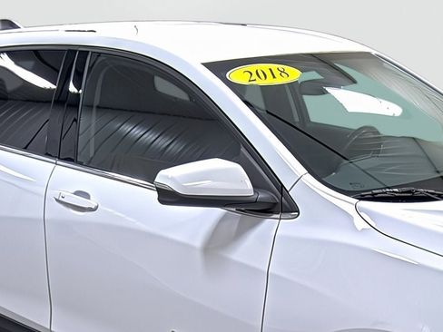 Used 2018 Chevrolet Equinox LT FWD image 15
