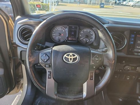Used 2018 Toyota Tacoma TRD Sport image 27