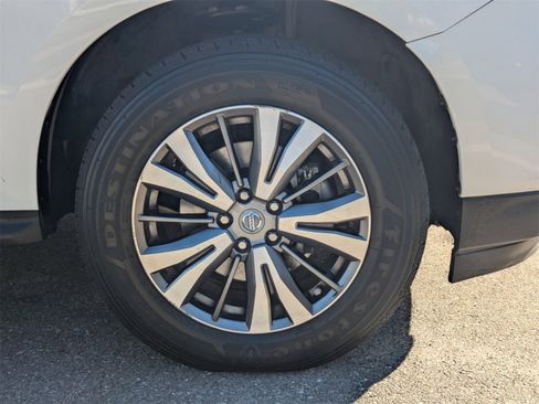 Used 2020 Nissan Pathfinder SV image 12