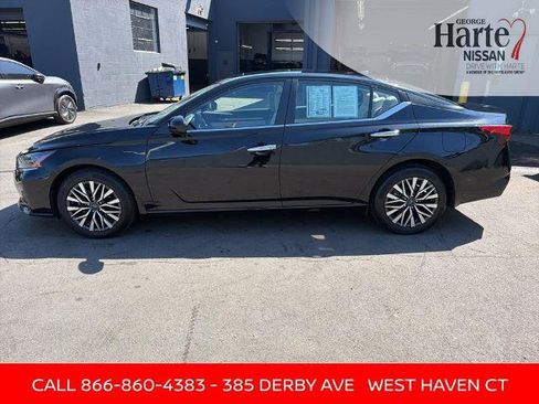 Certified 2023 Nissan Altima 2.5 SV w/ SV Premium Package AWD/4WD image 4