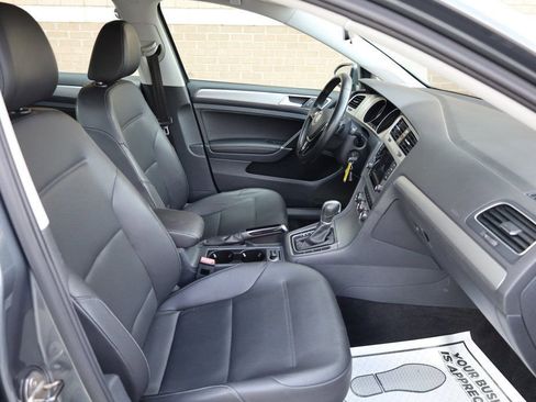 Used 2015 Volkswagen Golf S image 28