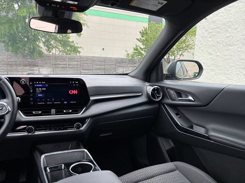 Used 2025 Chevrolet Equinox LT FWD image 31
