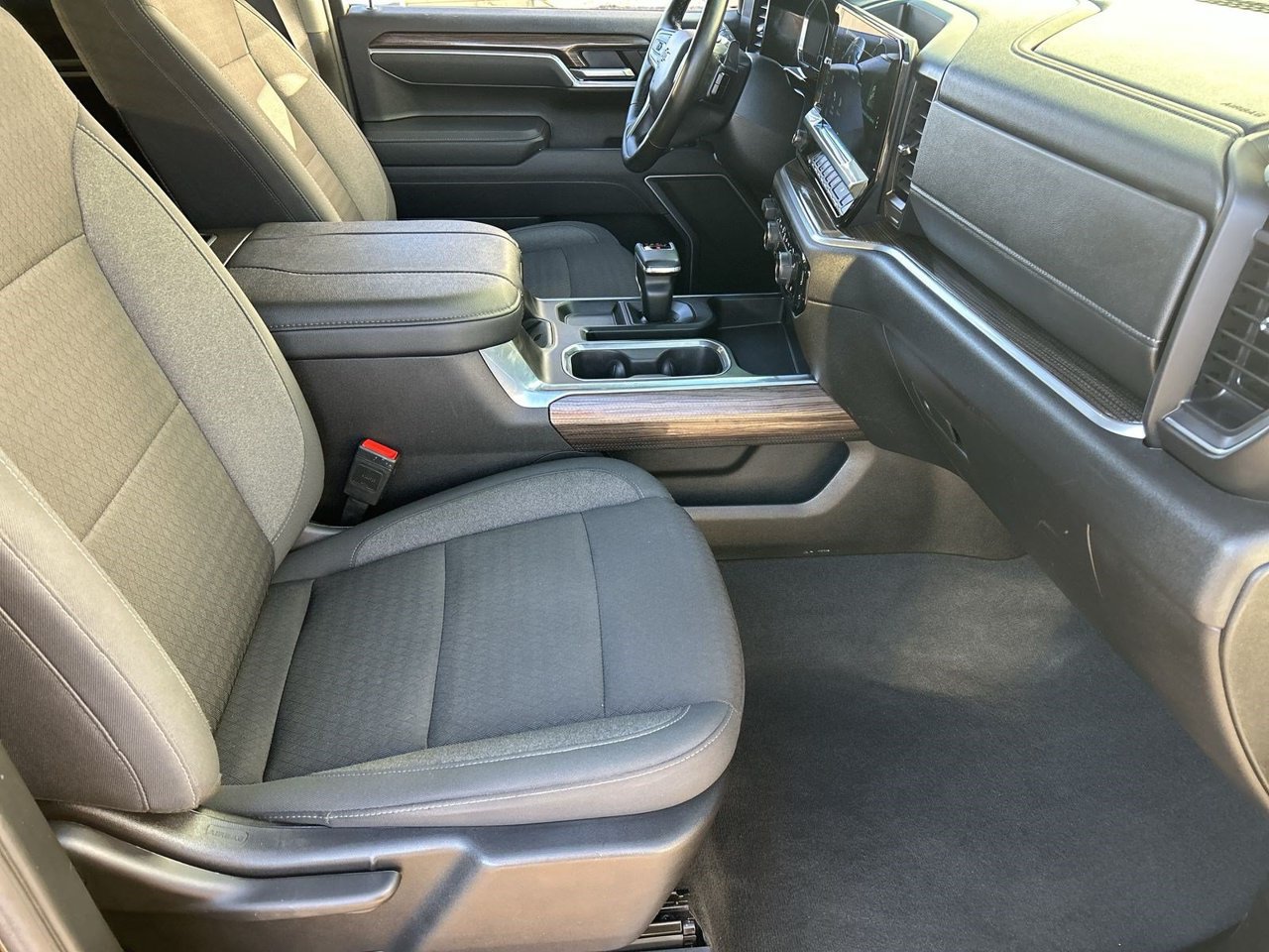 Used 2025 Chevrolet Silverado 1500 RST AWD/4WD image 9