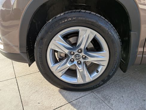 Used 2019 Toyota Highlander Limited image 12