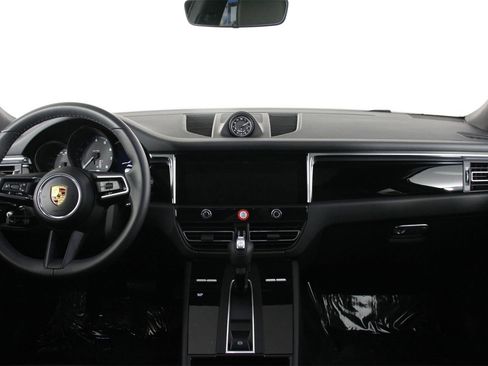 Used 2025 Porsche Macan image 11