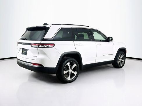 Used 2023 Jeep Grand Cherokee Limited w/ Trailer Tow Prep Group (B) AWD/4WD image 9
