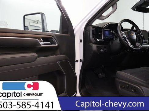 Used 2025 Chevrolet Silverado 2500 LT w/ Convenience Package image 9