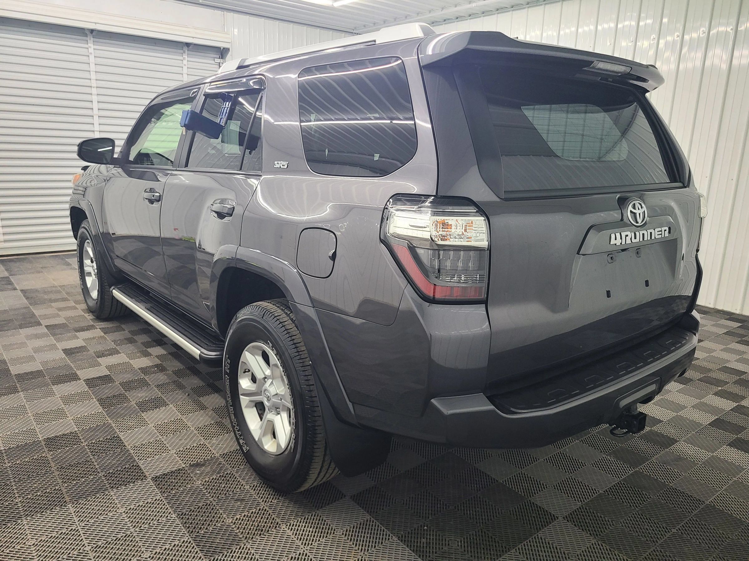 Used 2017 Toyota 4Runner SR5 AWD/4WD image 10