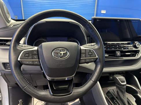 Used 2021 Toyota Highlander Platinum image 14