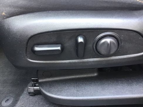 Used 2020 Chevrolet Equinox LT w/ Driver Convenience Package AWD/4WD image 9
