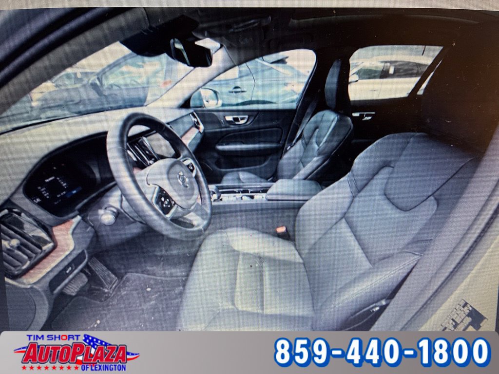 Used 2025 Volvo V60 B5 Cross Country Plus AWD/4WD image 7