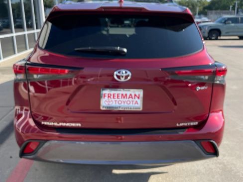 Used 2026 Toyota Highlander Limited AWD/4WD image 25