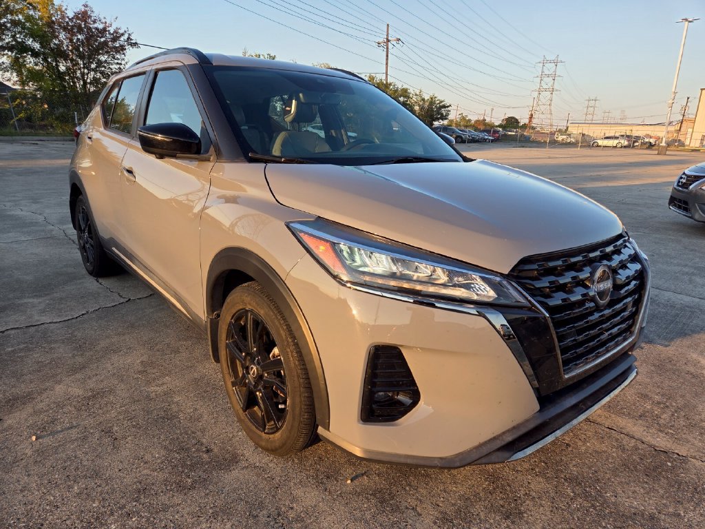 Used 2023 Nissan Kicks SR w/ SR Premium Package FWD image 5