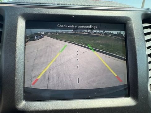 Used 2019 Jeep Cherokee Trailhawk w/ Comfort/Convenience Group AWD/4WD image 18