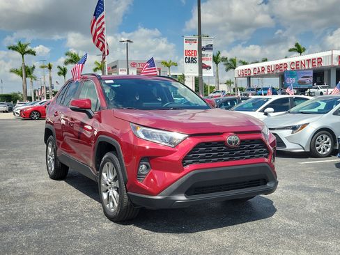 Used 2021 Toyota RAV4 XLE Premium FWD image 2