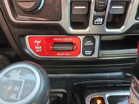 Used 2021 Jeep Wrangler Unlimited Rubicon w/ LED Lighting Group AWD/4WD image 32