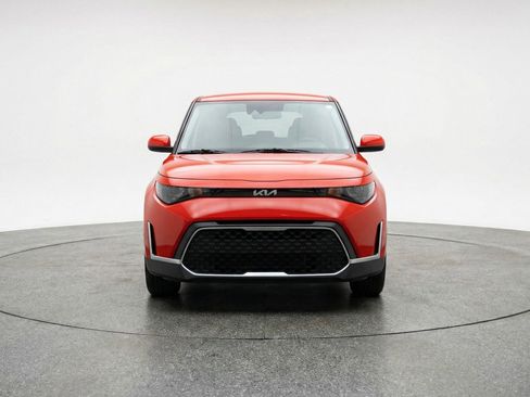 Used 2025 Kia Soul LX w/ LX Technology Package FWD image 2
