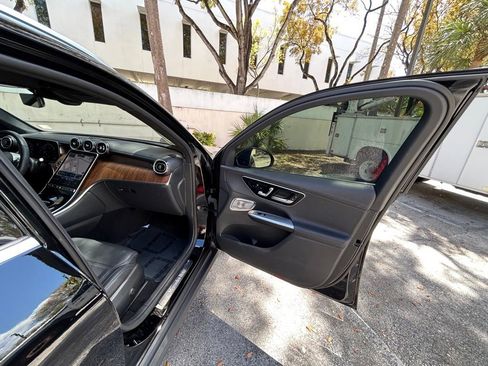 Used 2023 Mercedes-Benz GLC 300 4MATIC w/ Exclusive Trim Package image 28