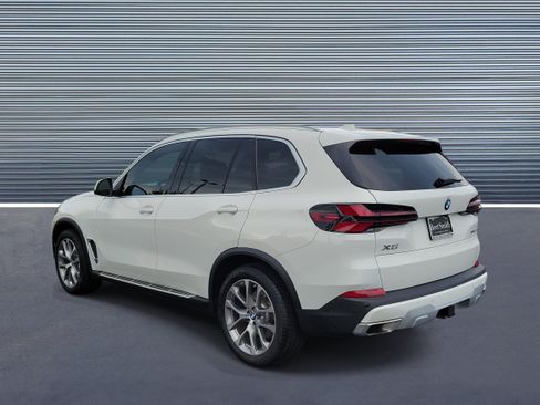 Used 2024 BMW X5 xDrive40i w/ Premium Package AWD/4WD image 4