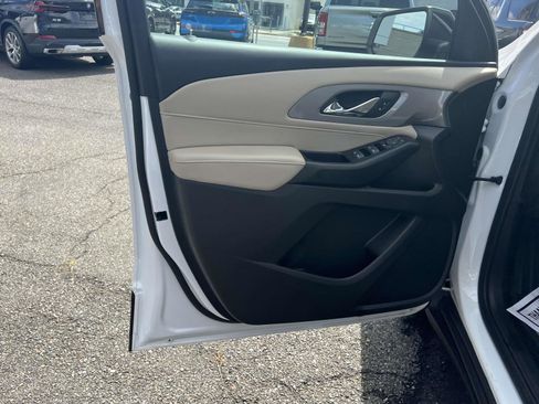 Used 2023 Chevrolet Traverse LS image 17