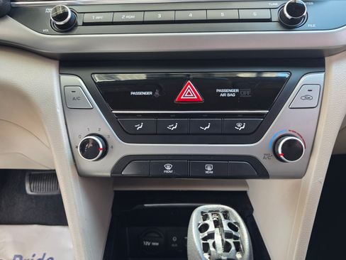 Used 2017 Hyundai Elantra SE FWD image 18
