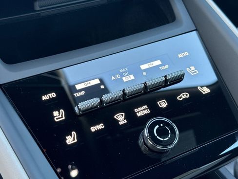 New 2026 Porsche Macan 4 Electric image 24