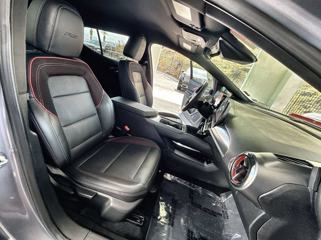 Used 2024 Chevrolet Equinox EV RS FWD image 27