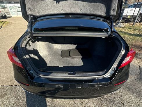 Used 2018 Honda Accord Touring image 9