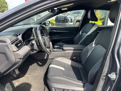 Used 2025 Toyota Camry SE FWD image 9