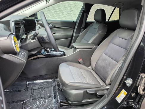 Used 2024 Chevrolet Trax LT w/ Driver Confidence Package image 14