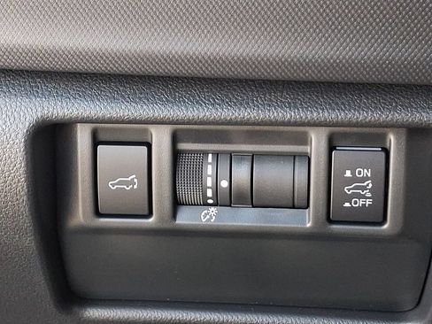 Used 2025 Subaru Forester Premium AWD/4WD image 27