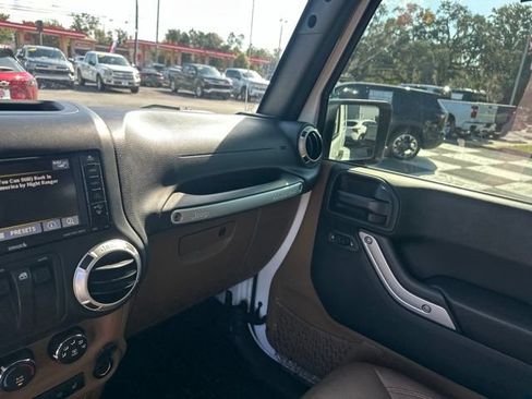 Used 2017 Jeep Wrangler Sahara w/ Connectivity Group AWD/4WD image 14