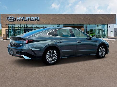 New 2025 Hyundai Sonata Limited image 8