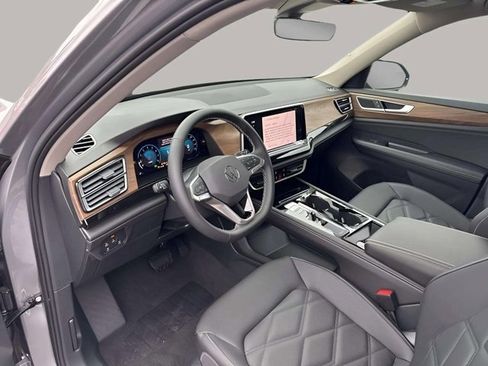 New 2026 Volkswagen Atlas SE image 4